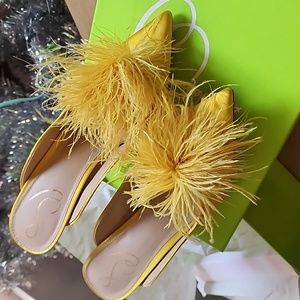 ANTHONY FEATHER MULE PUMP